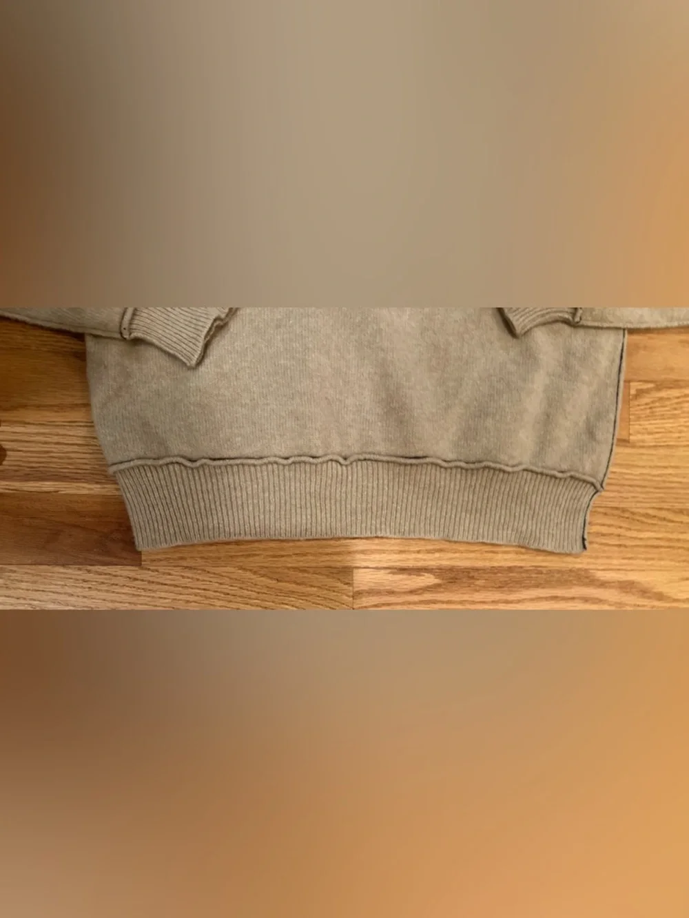 Banana Republic 100% Lambswool Sweater Minimalist Mens Med Tan V-Neck Classic